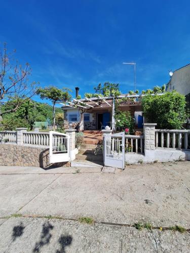 a house with a white fence in front of it at Paraje Sanchazurra in Vallejera de Riofrío