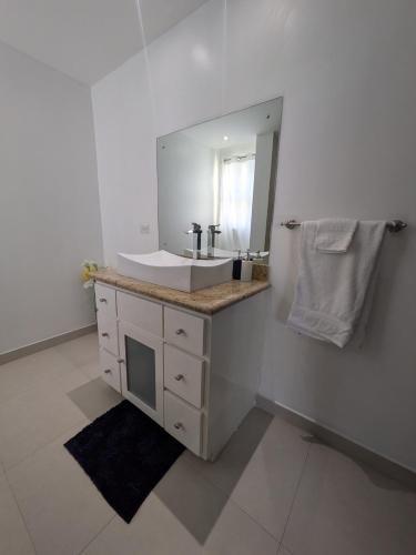 Galeriebild der Unterkunft Azalia Palms NEW Oceanview Villa in Montego Bay