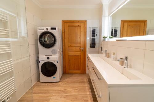 a kitchen with a washer and dryer in a bathroom at Landhaus Liethe in Rastede