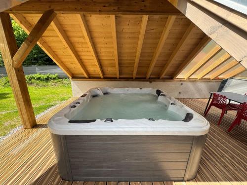 Chalet du saut de la bourrique, plain-pied, SPA couvert, terrain clôturé