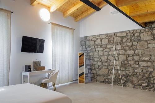 Μια τηλεόραση ή/και κέντρο ψυχαγωγίας στο Basco Guest House