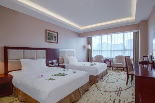 Postel nebo postele na pokoji v ubytování Zhangjiajie International Hotel