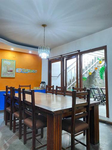 a dining room with a wooden table and chairs at Pousada Flor de Lis in Diamantina