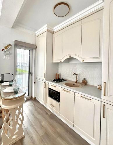 Dapur atau dapur kecil di Bridge Apartments Studio