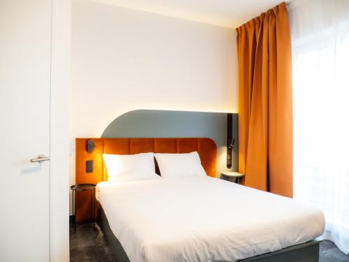 Ένα ή περισσότερα κρεβάτια σε δωμάτιο στο B&B HOTEL Leszno