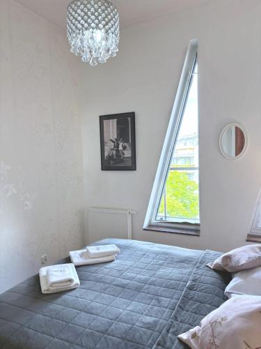 a bedroom with a blue bed with a large window at Villa Concha-Apartamenty Bryza-Parking in Świnoujście
