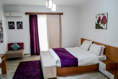 Кровать или кровати в номере Marseilia Beach 4 - Families Only