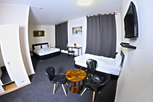 Postel nebo postele na pokoji v ubytování Hotel Karlshorst