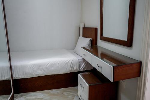 Кровать или кровати в номере Marseilia Beach 4 - Families Only