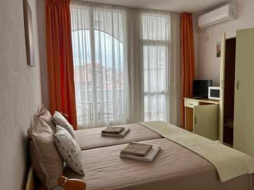 A bed or beds in a room at Guest House Pomorie