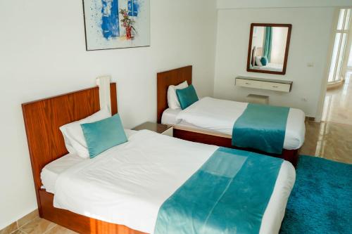 Кровать или кровати в номере Marseilia Beach 4 - Families Only