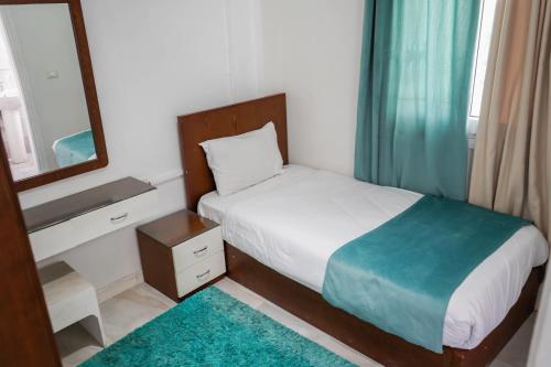 Кровать или кровати в номере Marseilia Beach 4 - Families Only