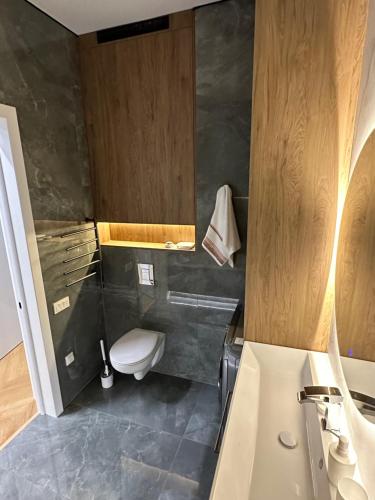 Bilik mandi di Premium Apartments - BI Group Dendropark