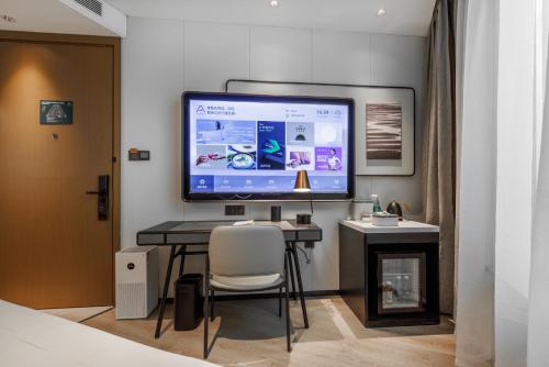 a room with a desk with a computer on a wall at Atour Hotel Beijing South Xizhan Road in Beijing