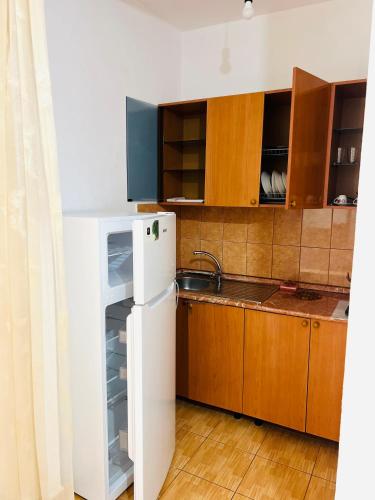Gallery image of Hotel Mani 2 in Velipojë