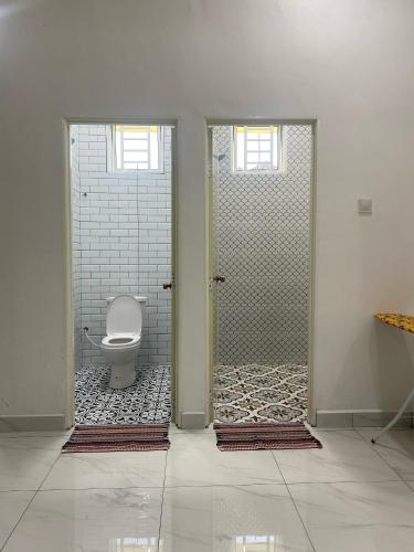 a bathroom with a shower with a toilet in it at Homestay MURAH Kuala Selangor in Gua Sai