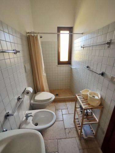 a bathroom with two toilets and a sink at La Specchia - Dimore in natura in Cisternino