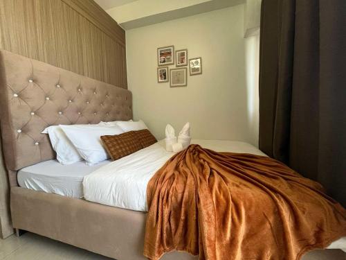 Ένα ή περισσότερα κρεβάτια σε δωμάτιο στο Modern Sanctuary Near - MOA