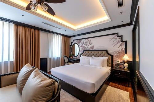 Grand Luxury Hotel Phan Rangにあるベッド