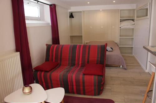 charmant studio plain-pied parking gratuit