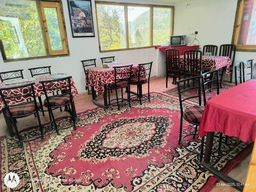 En restaurant eller et andet spisested på Hotel Paradise hiils dalhousie