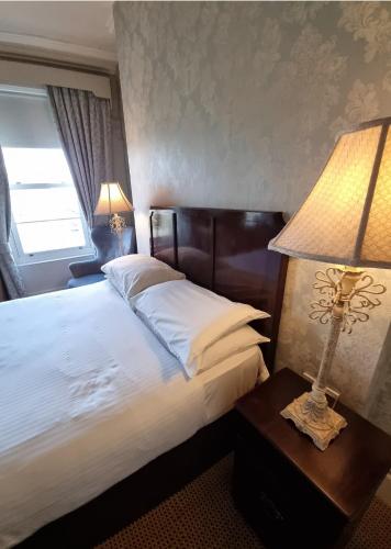 Letto o letti in una camera di Charlemont House Moy