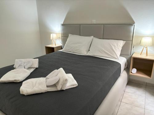 Ένα ή περισσότερα κρεβάτια σε δωμάτιο στο Emari Apartments
