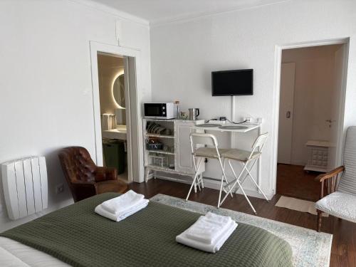 Postel nebo postele na pokoji v ubytování Beach Avenue Suite
