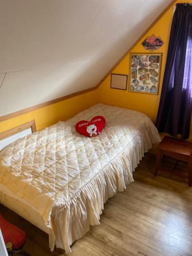 Postel nebo postele na pokoji v ubytování Stort hus med garasje, 3 soverom