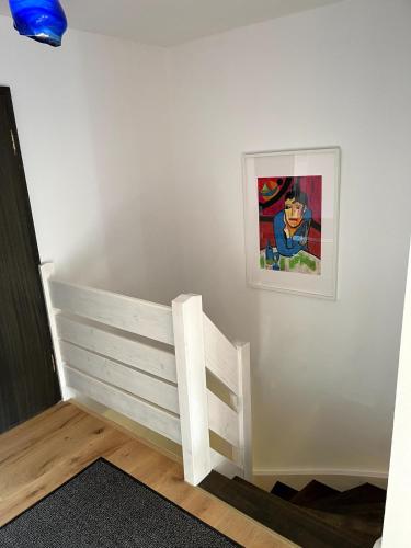 a white wall with a painting on a wall at Ferienwohnung in Unterwössen in Unterwössen