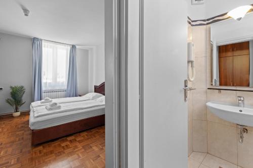 Koupelna v ubytování Minerva Hotel