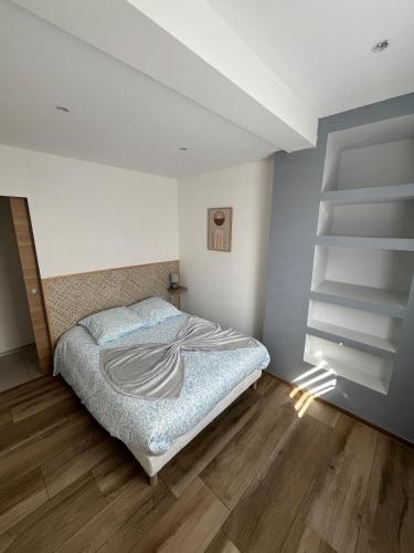 Ένα ή περισσότερα κρεβάτια σε δωμάτιο στο Cozy loft 1 rdc