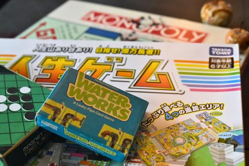 a pile of board games on a table at Private Villa AZUL 南房総 千倉 海徒歩4分 ペット可 サイクリスト対応 in Minamiboso
