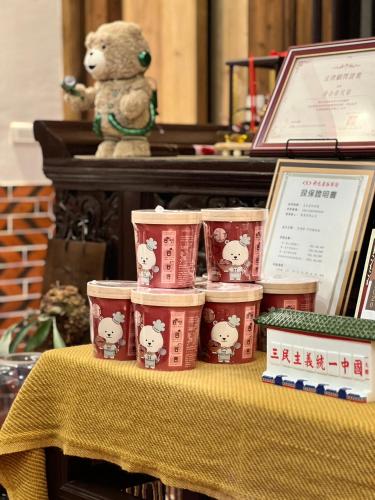 a table with some cups with hello kitty on it at Wuhe Hotel in Hsia-shih
