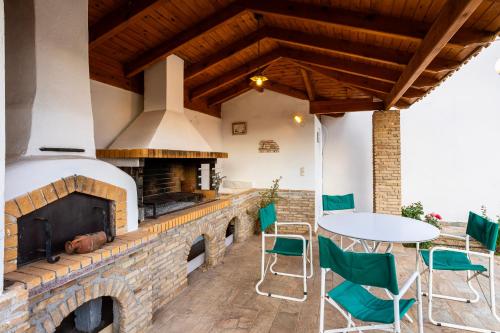 Beachside Villa Maistralli - 50m from the Sea