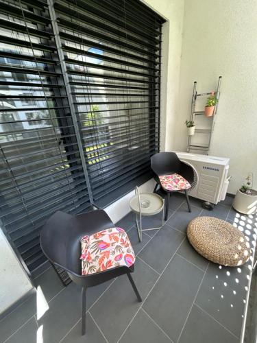 A bathroom at Apartment in the City Centre - FREE GARAGE PARKING
