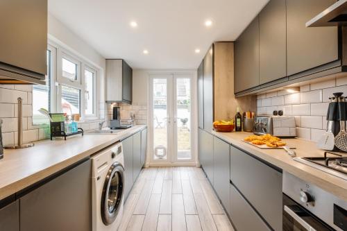 Modern Hove Home close to Brighton Beach with FREE PARKING photo 10