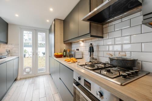 Modern Hove Home close to Brighton Beach with FREE PARKING photo 32