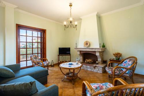 Beachside Villa Maistralli - 50m from the Sea
