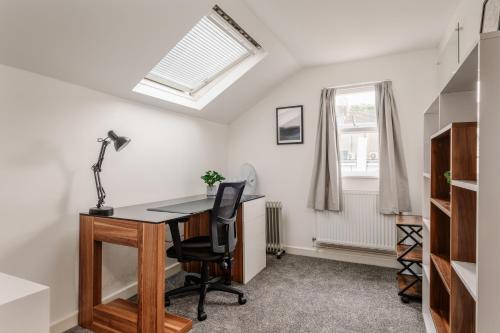 Modern Hove Home close to Brighton Beach with FREE PARKING photo 45