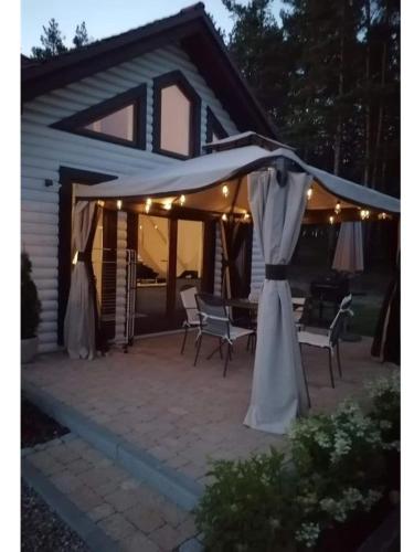 Domek pod sosnowym lasem