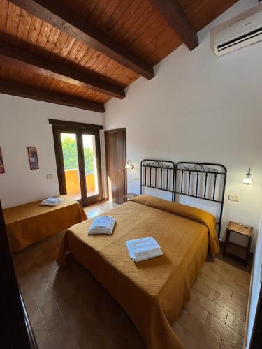 a bedroom with two beds and a window at Agriturismo Feudo Gagliardi in Caulonia