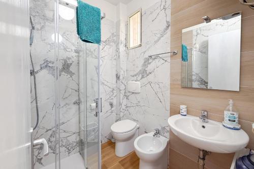a bathroom with a shower and a toilet and a sink at Casa Costa degli Angeli in Santa Luria