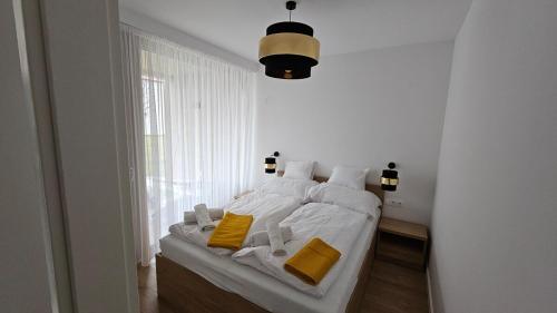 En eller flere senge i et værelse på Novi Vino Residence