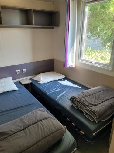 Postel nebo postele na pokoji v ubytování mobile home climatisé, 3 chambres