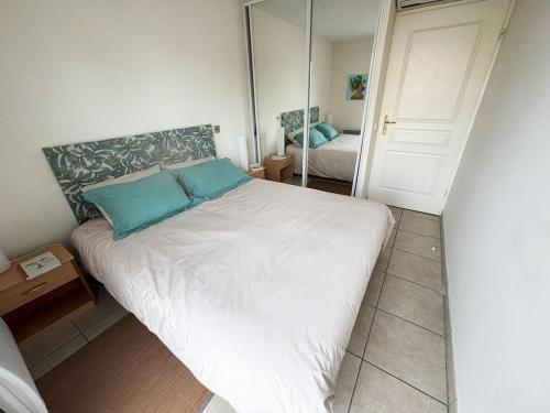 T3 vue mer, 2 chambres, piscine, terrasse, parking public gratuit à 150m