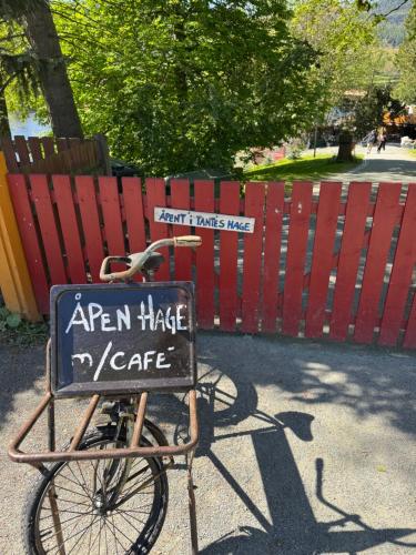 a sign on a bike parked in front of a fence at Stor attraktiv studioleilighet i sentrum in Trondheim