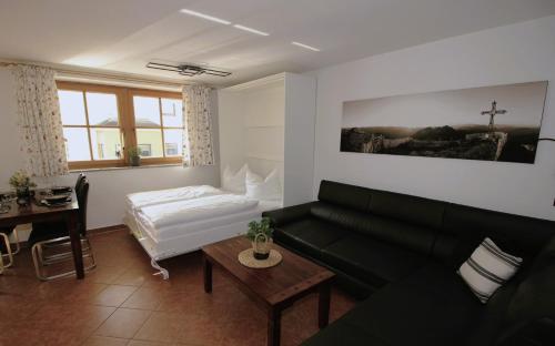 Postel nebo postele na pokoji v ubytování Landhaus Lindorfer