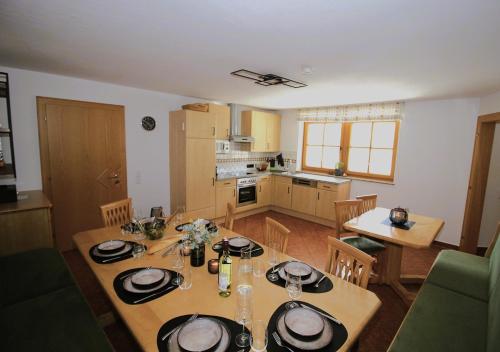 Kuchyň nebo kuchyňský kout v ubytování Landhaus Lindorfer