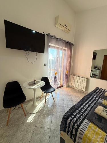 Sea ROOM 1- Small